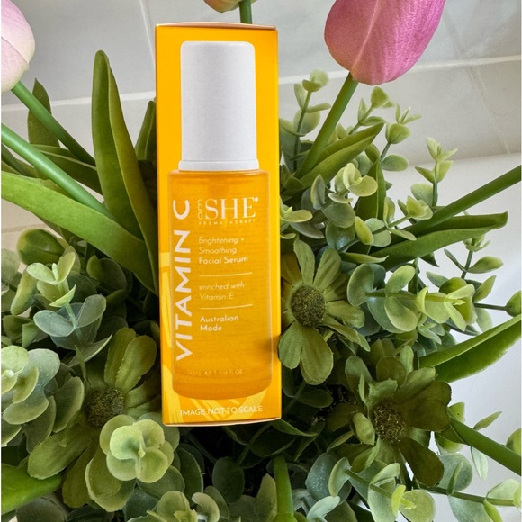 SHE Vitamin C
Brightening +
Smoothing Facial - Picture 3 of 6